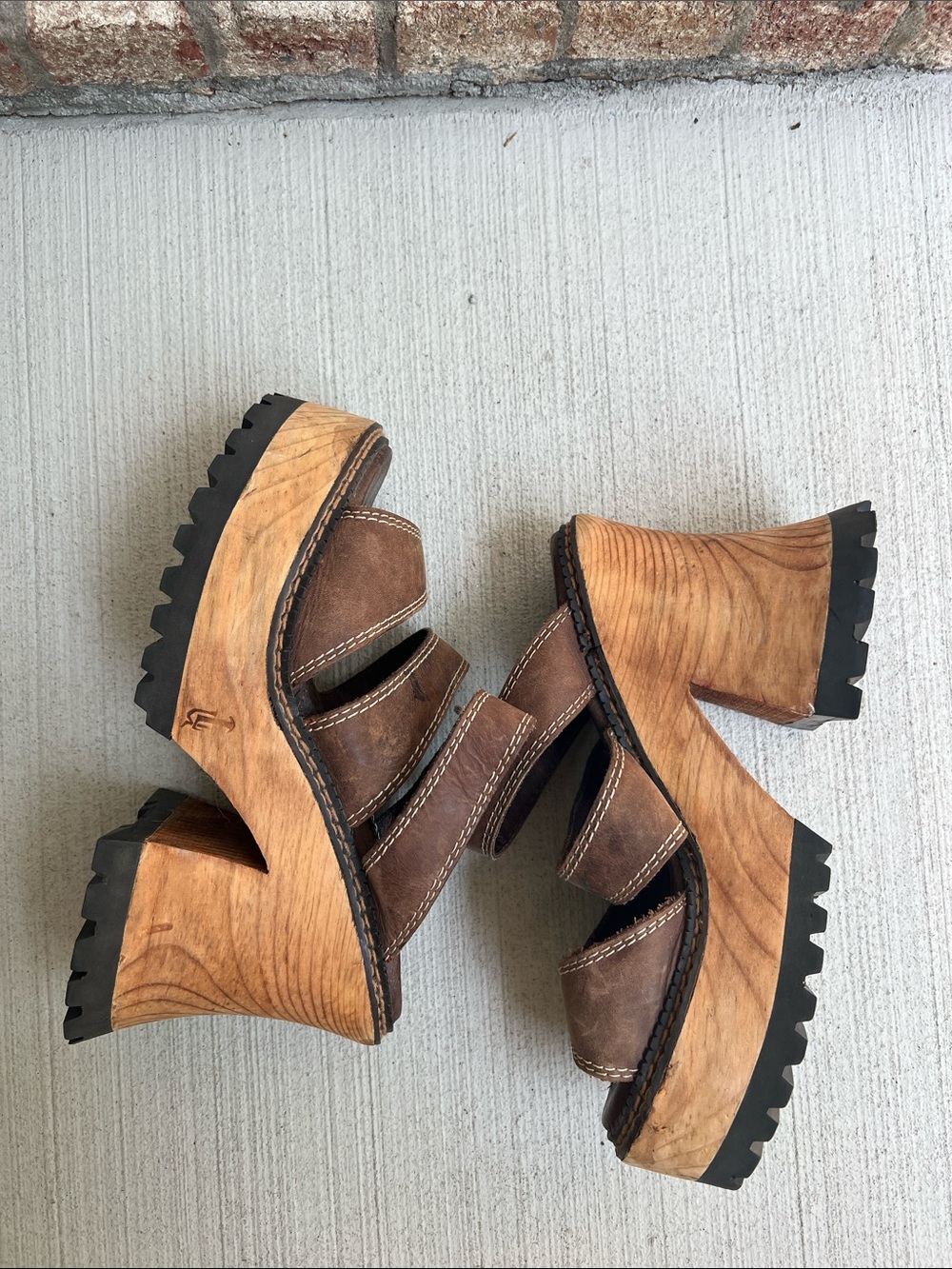 London Underground Y2K Vintage Brown Leather Strappy platform Wooden Sandals - Picture 7 of 13